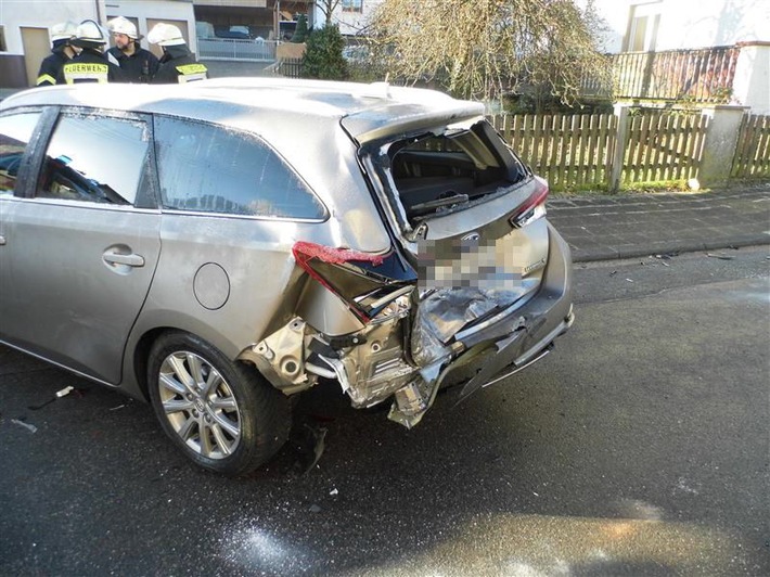 POL-PPWP: Gegen parkenden Wagen gekracht - 30.000 Euro Schaden