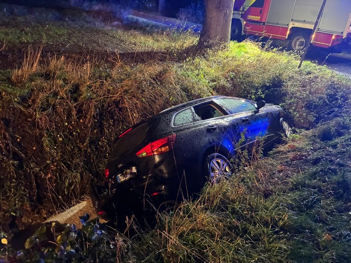 POL-STD: Auto auf Stader McDonalds-Parkplatz beschädigt und geflüchtet, 41-jähriger Autofahrer unter Alkoholeinfluss in Graben gefahren und leicht verletzt, Einbrecher in Himmelpfortener ALDI-Markt
