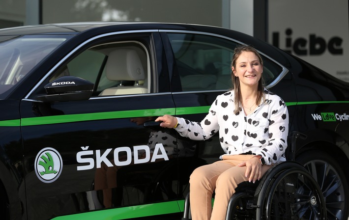 Olympiasiegerin Kristina Vogel fährt Rollstuhlfahrer-gerechten SKODA SUPERB (FOTO)