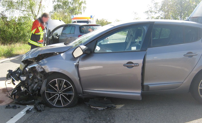 POL-PDNW: Zwei Leichtverletzte bei Verkehrsunfall