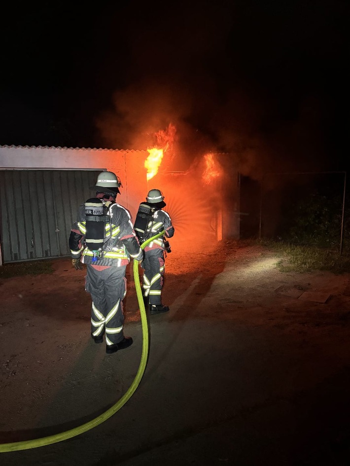 FW Norderstedt: Garagenbrand im Glashütter Weg