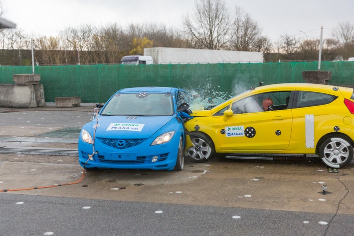 Crash tests 2014 / De la ceinture de sécurité au pilote automatique - plus de technique, moins de morts? (IMAGE)