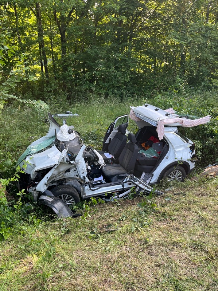 POL-NE: Fahrer bei Verkehrsunfall auf L116 eingeklemmt