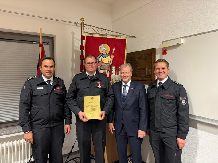 FW Uedem: Feuerwehr Uedem: Beförderungen und Ernennung des neuen stellvertretenden Leiters