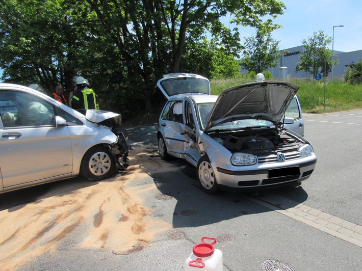 POL-ME: Vorfahrt missachtet - Verkehrsunfall mit einer schwer- und einer leichtverletzten Person - Haan - 2005110