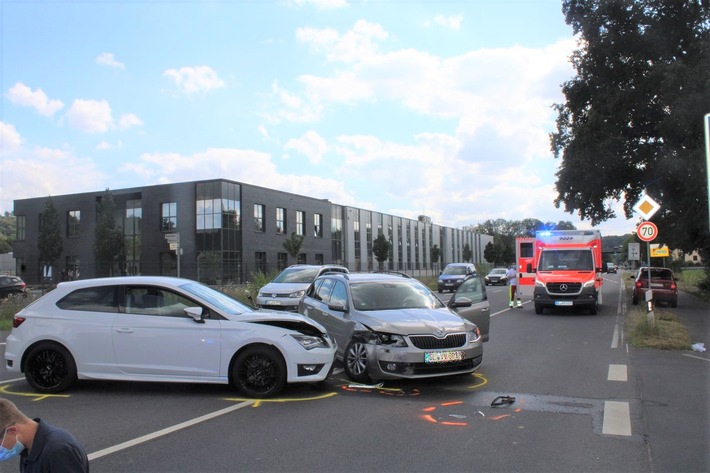 POL-RBK: Overath - Drei Verkehrsunfälle in Overath