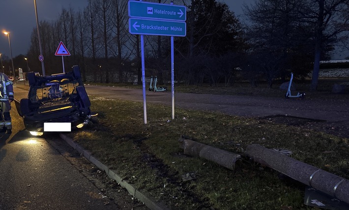 POL-WOB: Verkehrsunfall - Pkw kommt von Fahrbahn ab und überschlägt sich