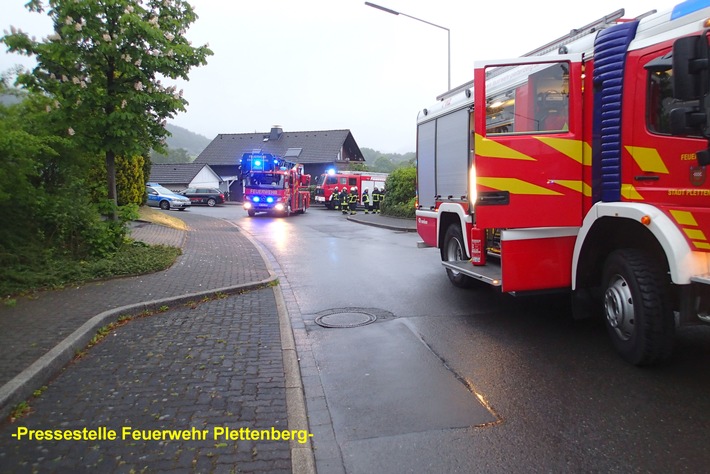 FW-PL: OT- Holthausen. Kellerbrand mit glimpflichem Ausgang für die Bewohner.
