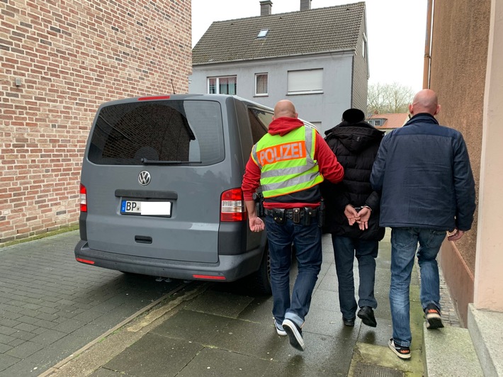 BPOL NRW: Bundespolizei nimmt 56-jährigen Mann in Dortmund fest