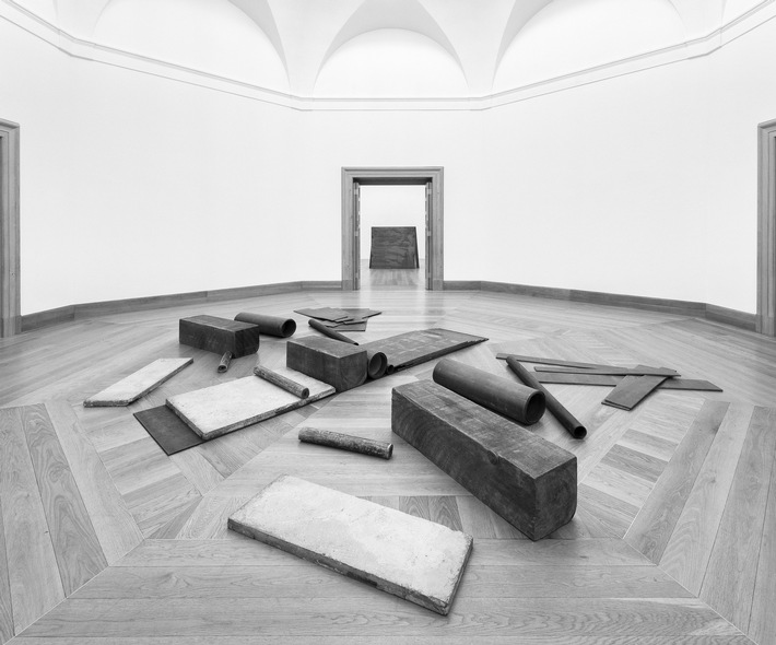 Museum Wiesbaden zeigt Werke des diesjährigen Alexej-von-Jawlensky-Preisträgers / Ausstellung &quot;Richard Serra - Props, Films, Early Works&quot; eröffnet am 16. März 2017