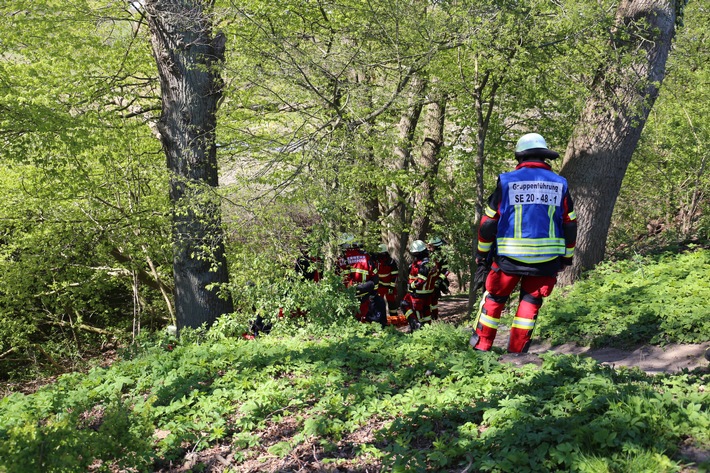 FW-SE: Personenrettung am Travewanderweg forderte Rettungskräfte