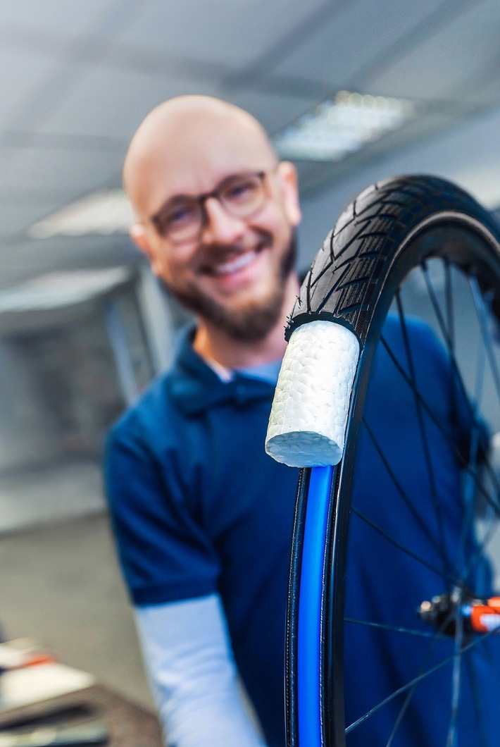 Plattenfrei Radfahren: Nie mehr pumpen / Ein revolutionäres Airless-System macht Radfahren jetzt zum pannenfreien Vergnügen / Statt eines Luftschlauchs sorgt ein Schaumstoff für Sicherheit und Komfort