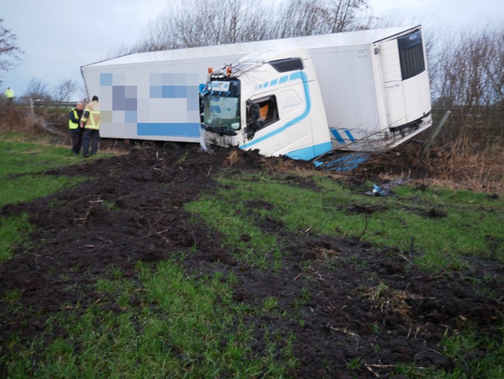 POL-ROW: Verunfallter Sattelzug sorgt für Sperrmaßnahmen auf A1