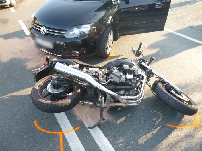 POL-HF: Vorfahrt missachtet - Motorradfahrer bei Unfall verletzt