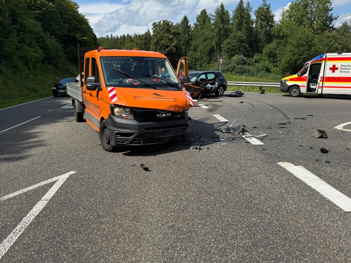 FW VG Westerburg: Verkehrsunfall im Kreuzungsbereich - vier Leichtverletzte