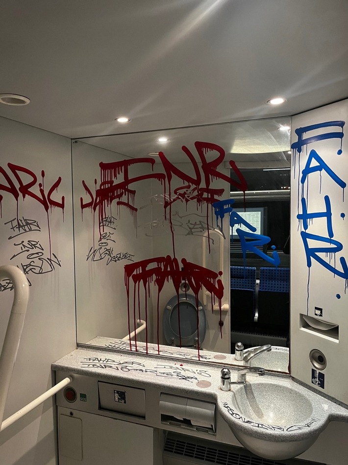 BPOL-HRO: Vandalismus im Zug von Graal Müritz nach Rostock Hbf.