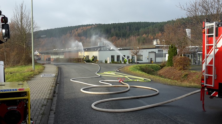 FW-AR: Feuerwehr Arnsberg kann bei Chemieunfall Schlimmeres verhindern