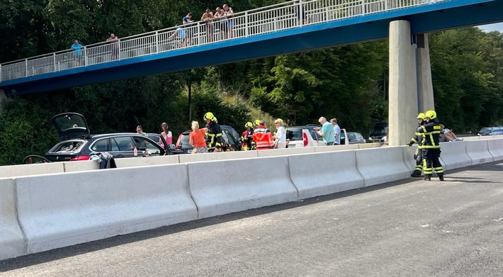 FW Sankt Augustin: Verkehrsunfall auf A3 führt zu langem Stau