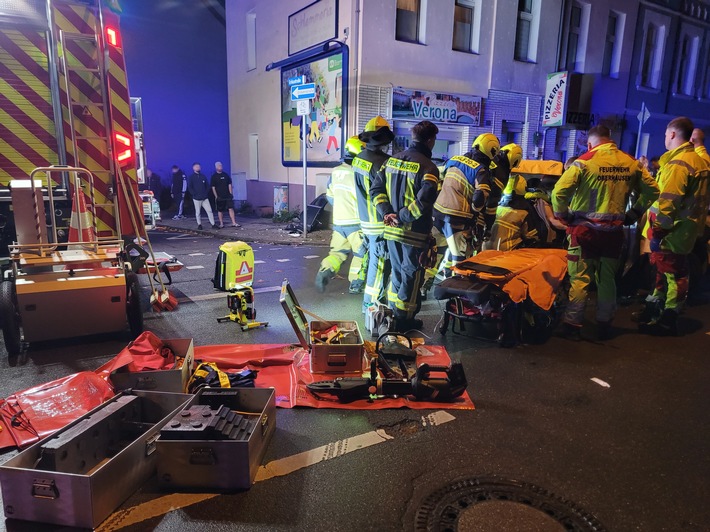 FW-OB: Technische Rettung nach schwerem Verkehrsunfall