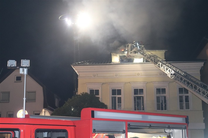 POL-HX: Drei Verletzte bei Wohnungsbrand in Höxter