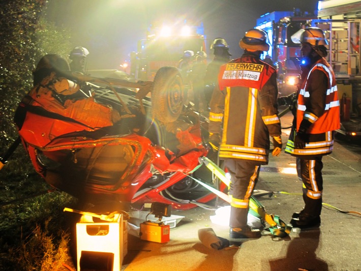 FW-D: Verkehrsunfall forderte eine Schwerverletzte
Fahrerin wurde im Fahrzeug eingeklemmt