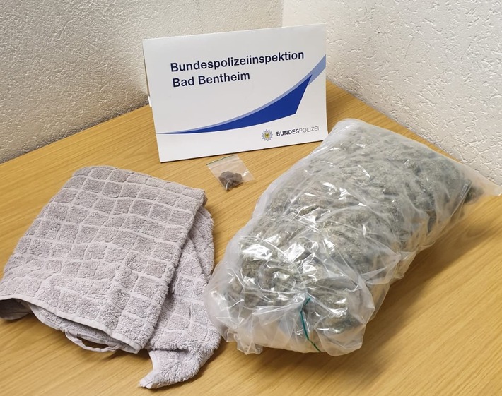 BPOL-BadBentheim: 800 Gramm Marihuana im Zug geschmuggelt