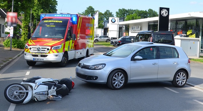 POL-HF: Zusammenstoß zwischen VW und Motorroller - 71-jähriger Herforder leicht verletzt