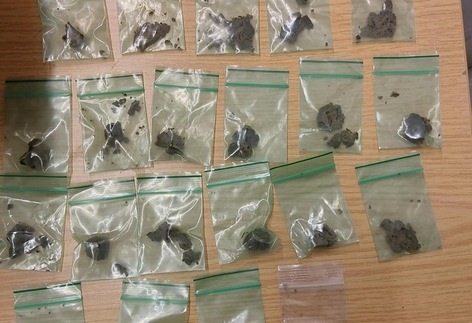 BPOL-FL: Bundespolizei stellt Cannabis und Schlagstock sicher
