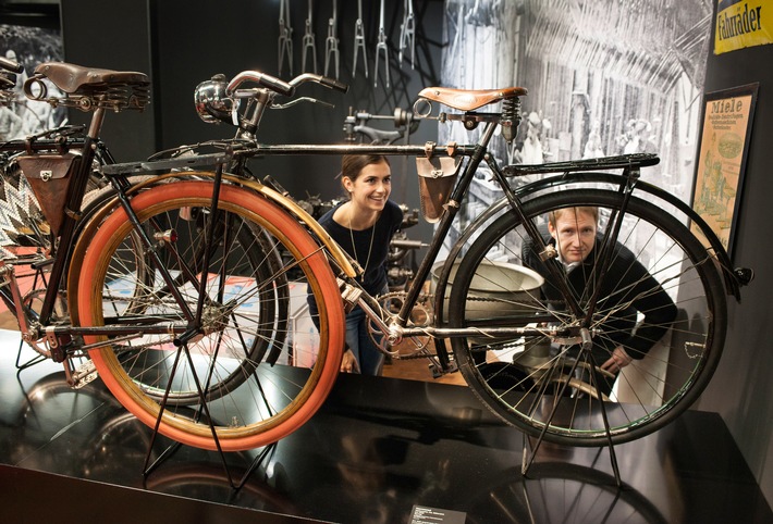 Simpel, souverän, stylisch: TECHNOSEUM eröffnet Jubiläums-Ausstellung zur Erfindung des Fahrrades
