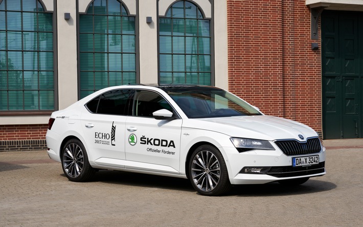 SKODA fährt die Stars zum ECHO 2017 (FOTO)