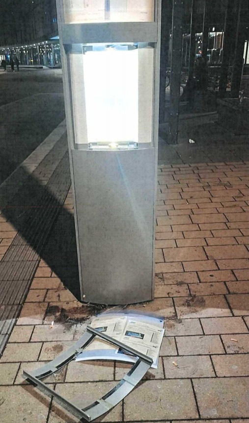 POL-PDKL: Fahrplan-Tafel beschädigt: Zeugen gesucht