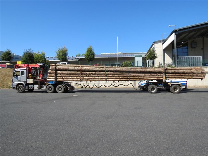 POL-PPTR: Holztransport mit fast 52 Tonnen gestoppt