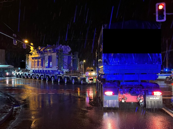 POL-MI: Schwertransport unter Polizeibegleitung sicher durchgeführt