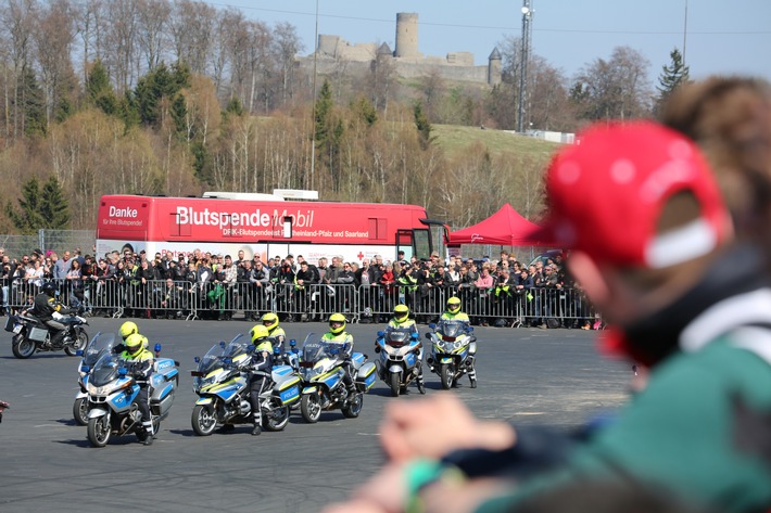 LKA-RP: &quot;Anlassen&quot; am Nürburgring: Polizei Rheinland-Pfalz gibt Sicherheitstipps rund ums Motorrad - LKA mit zahlreichen Angeboten