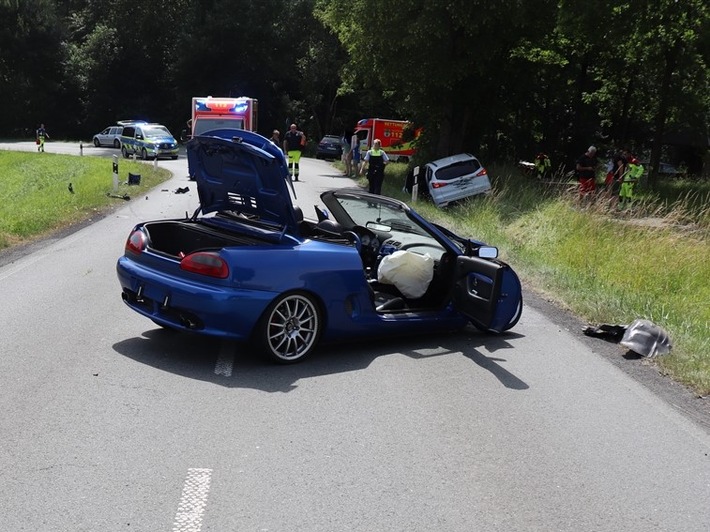 POL-HX: 40.000 Euro Sachschaden bei Unfall auf der L825