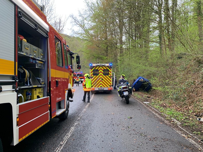 POL-ME: Mehrere Schutzengel für Autofahrer: Auto landete auf Dach - Heiligenhaus - 2105021