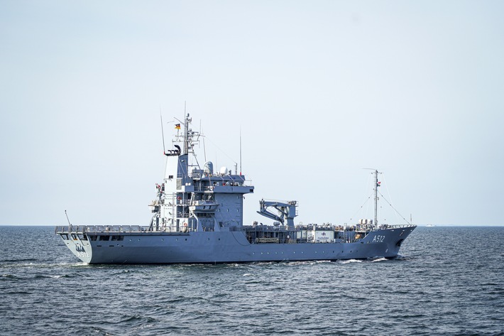 Tender "Mosel" auf dem Weg in die Ägäis