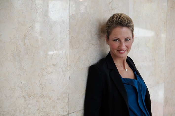 ARD-Börsenkorrespondentin Sissi Hajtmanek moderiert die 18. Benefizgala &quot;Lions Club Frankfurt - Alte Oper&quot;, am 10. Oktober, dem &quot;Internationalen Tag der Optimisten&quot;