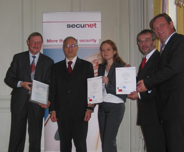 Akkreditierungsurkunde durch BSI überreicht: secunet Schweiz wird Prüfstelle für IT-Sicherheit