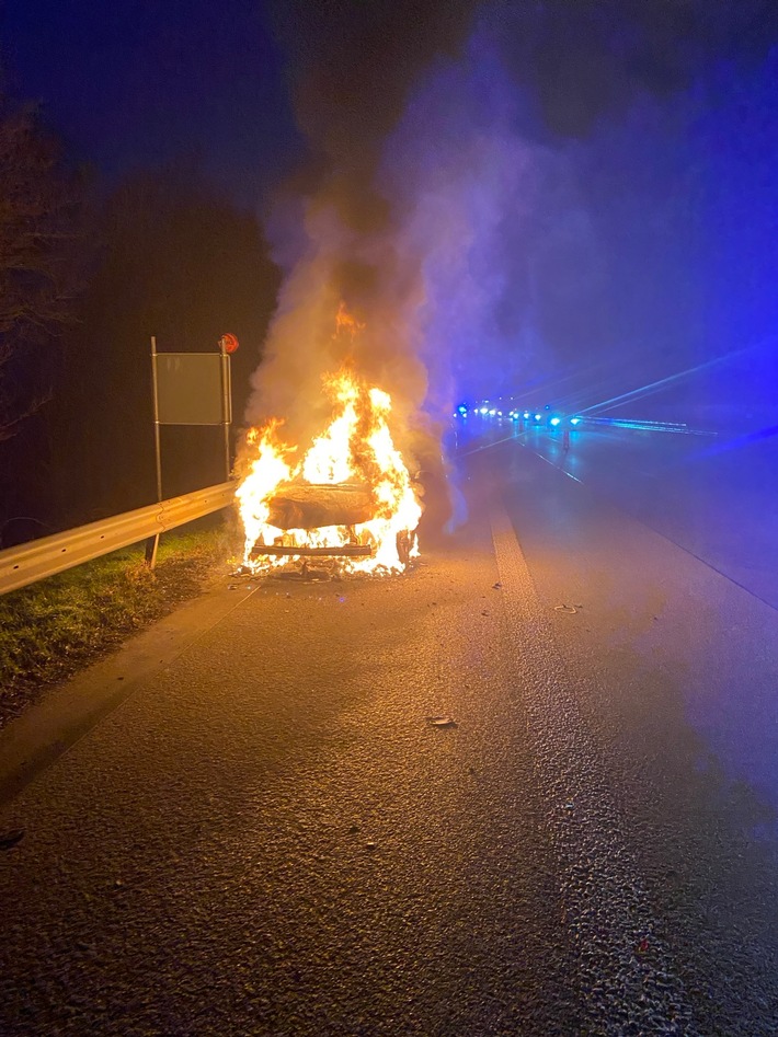 POL-PDNW: Fahrzeugbrand nach Auffahrunfall