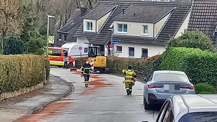 FW-EN: Ölspur in verschiedenen Straßen am Nacken und Sonnenstein - Straßenbauarbeiten mögliche Ursache