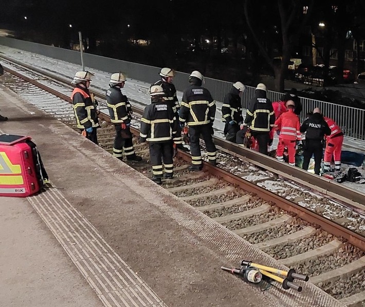 BPOL-HH: Personenunfall- Gleissturz mit Rollator in Hamburger S-Bahnstation- Bundespolizei warnt wiederholt vor Lebensgefahr im Bahnbereich-