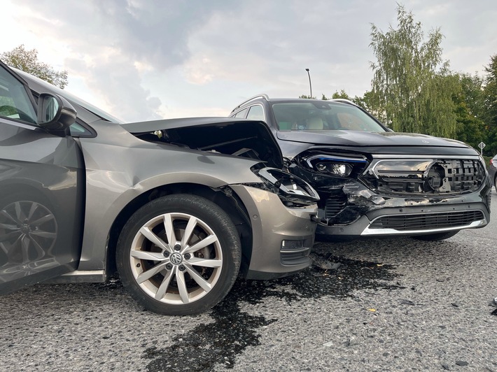 POL-COE: Olfen, Kökelsumer Straße/ Kollision zwischen Auto