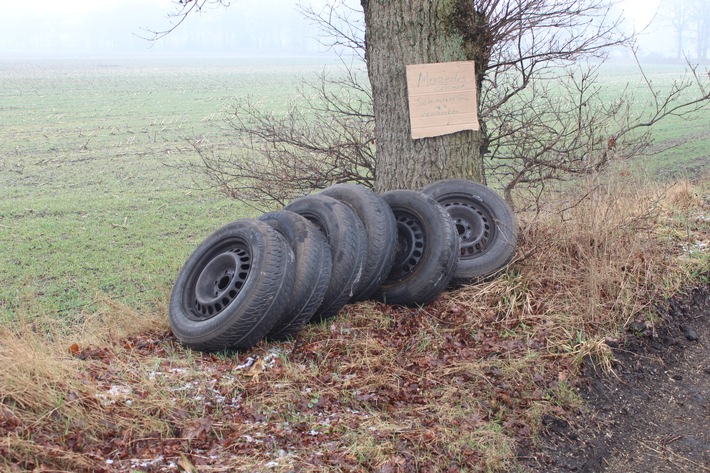 POL-AUR: Friedeburg - Reifen illegal entsorgt +++ Westerholt - Unfallflucht +++ Esens - Auffahrunfall