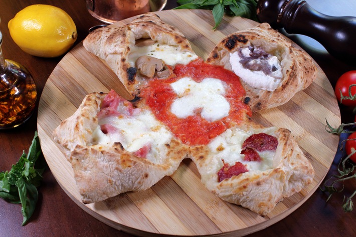 Neapolis - Le Taverne di Lucullo - crée la pizza QuattroLingue (« quatre langues »), un hommage à la Confédération suisse