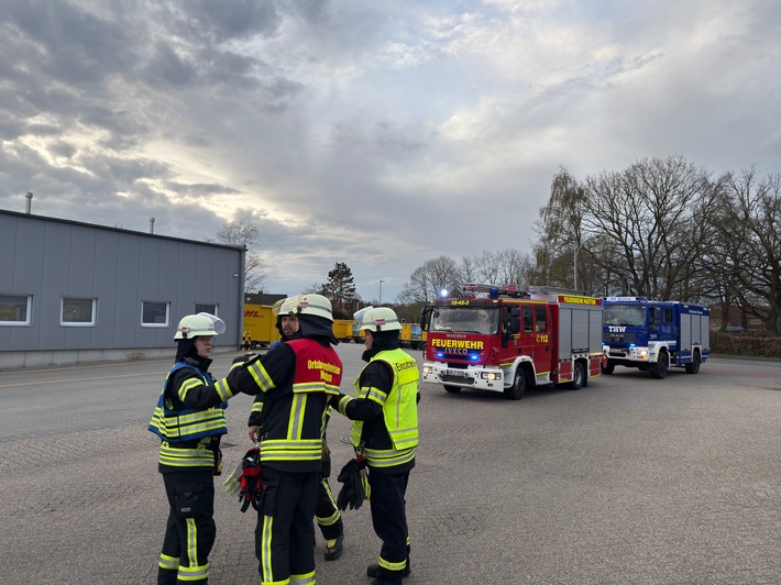 FW-AUR: Feuerwehren und THW gemeinsam bei Übung gefordert