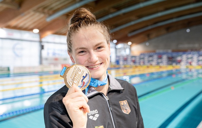 VOTO ONLINE: La bagnina Nina Holt è stata nominata atleta femminile dell'anno