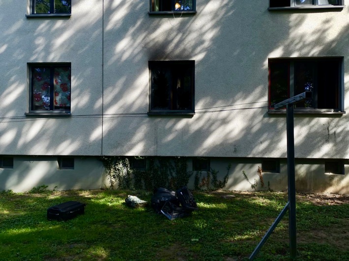 FW-GL: Feuer in einer städtischen Notunterkunft im Stadtteil Heidkamp von Bergisch Gladbach