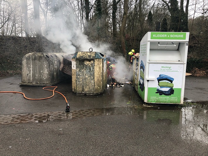 POL-ME: Erneuter Papiercontainerbrand - die Polizei ermittelt - Velbert - 2203095