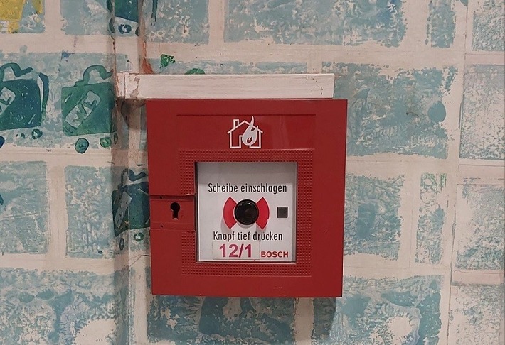 BPOLI EF: Bundespolizei ermittelt zu "falschem Alarm" im Bahnhof